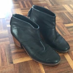 Toms Carpe Diem Black Ankle Boots size 10